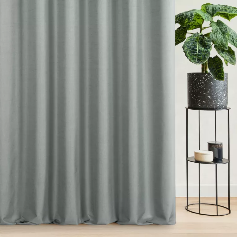 Zasłona szyta na taśmie 5 cm szara z tkaniny blackout zaciemniającej w 100% o naturalnej strukturze