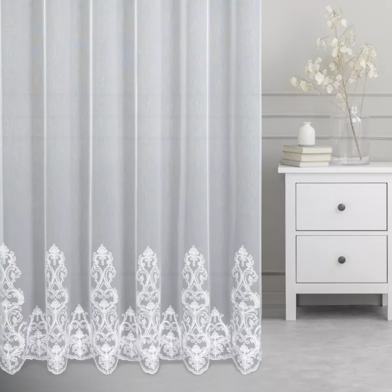 Firana szyta na taśmie fala biała z matowej, delikatnej tkaniny ADEN haftowanej, ornamentowy wzór
