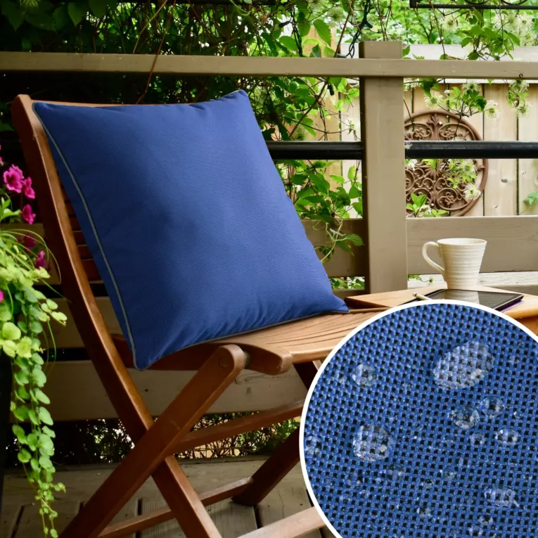 Poszewka na poduszkę 45x45 cm z gładkiej tkaniny wodoodpornej grantowa idealna do ogrodu i na taras GARDEN 4