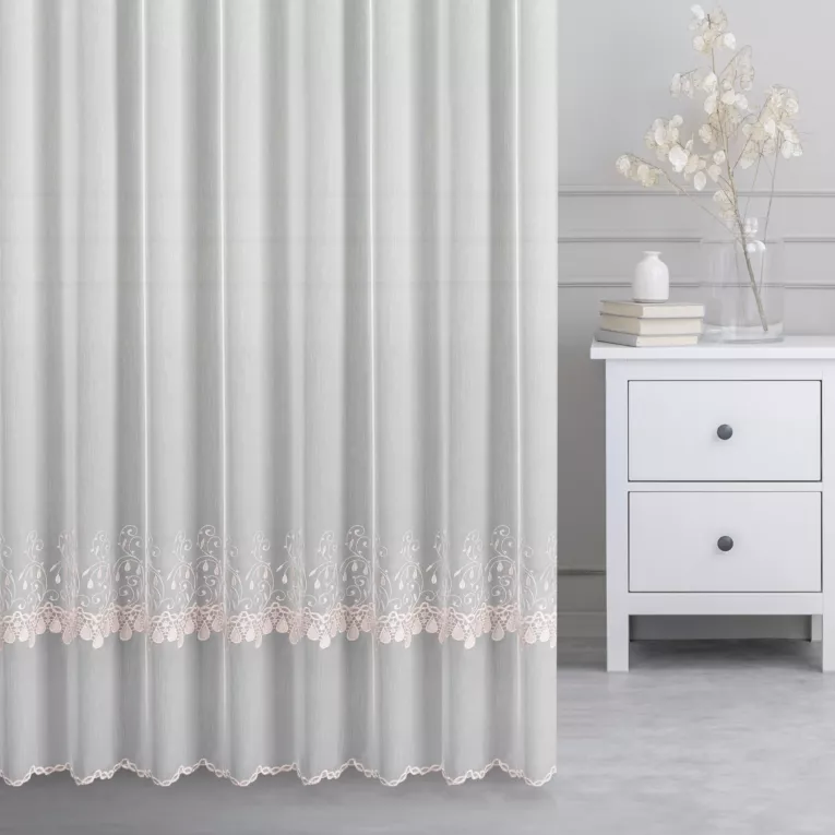 Firana szyta na taśmie 5 cm biało pudrowo różowa z matowej tkaniny haftowanej w drobny wzór