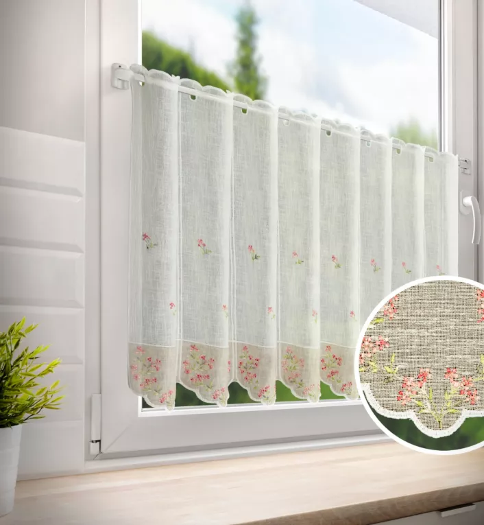 Tkanina firanowa zazdrostka z etaminy zdobiona haftem drobnych kwiatuszków