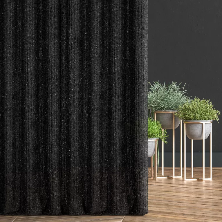Zasłona szyta na tunelu czarna z tkaniny z aplikacją i haftem