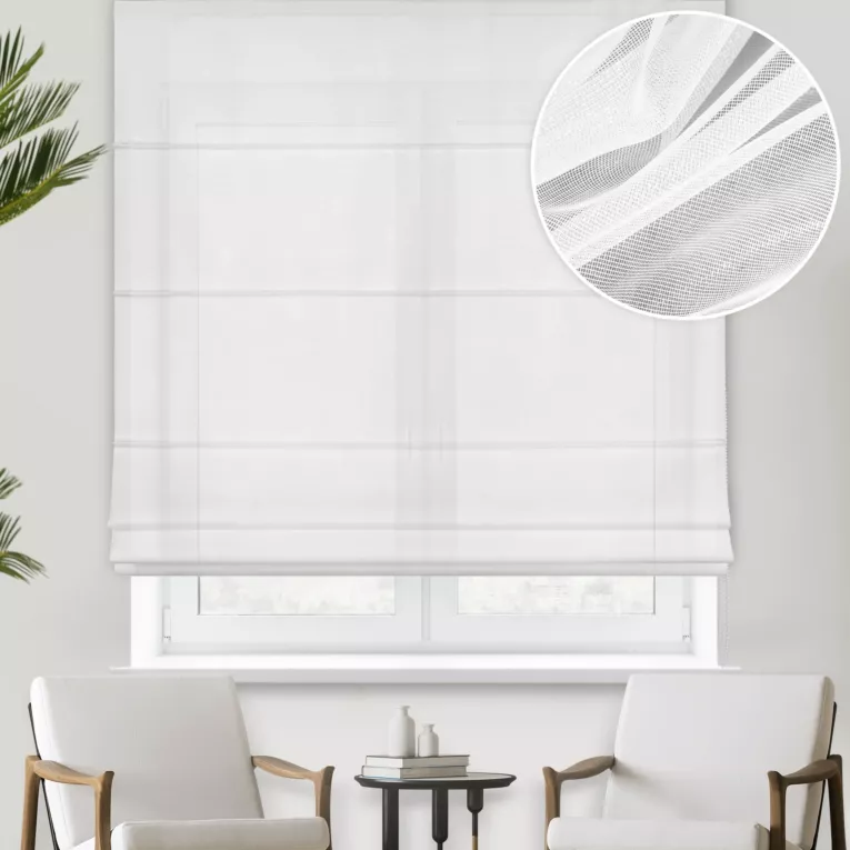 Roleta rzymska biała z połyskliwej tkaniny PERU, wykończona obciążnikiem