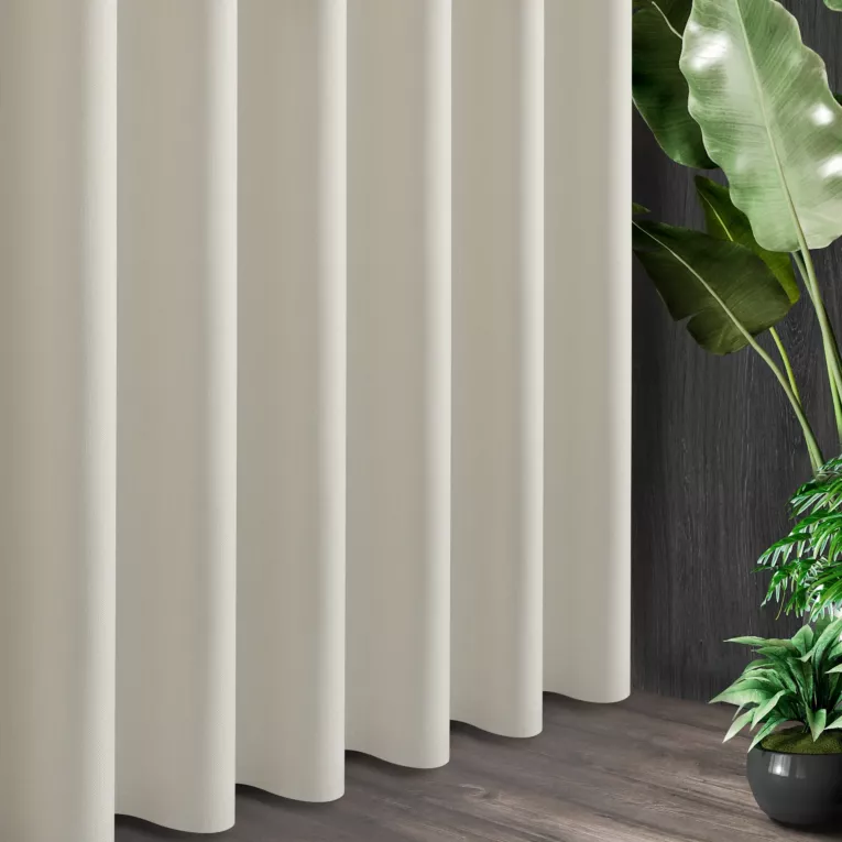 Tkanina zasłonowa zdobiona drobnym strukturalnym wzorem