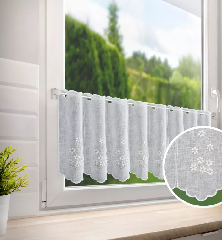 Tkanina firanowa zazdrostka z haftowanym wzorem
