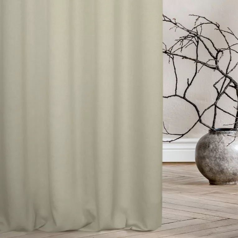 Zasłona szyta na tunelu beżowa z tkaniny w stylu eko o naturalnym splocie