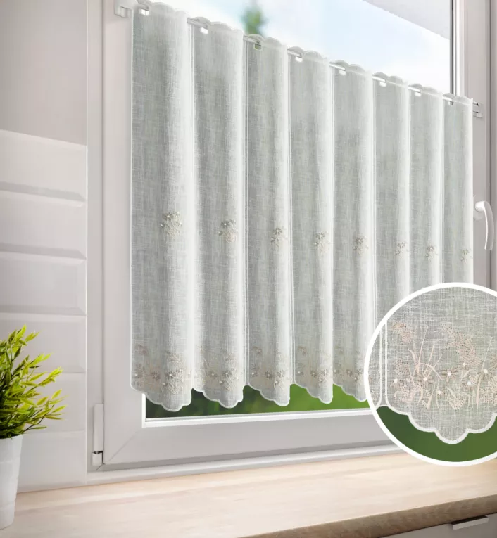 Tkanina firanowa zazdrostka z etaminy zdobiona haftem subtelnym drobnych kwiatuszków