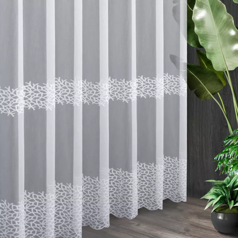 Tkanina firanowa aden z dwoma pasami fantazyjnego haftu