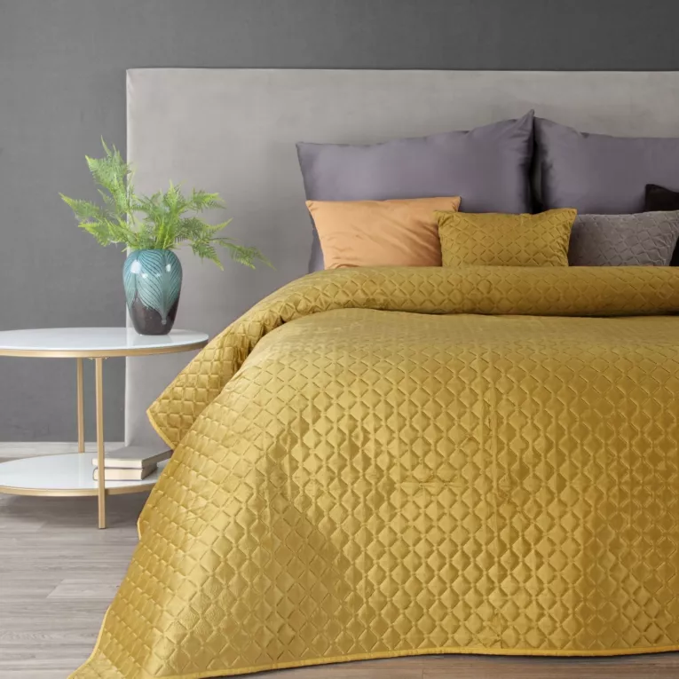 Narzuta welwetowa miodowa 170x210 cm pikowana w geometryczny wzór metodą hot press DIMON