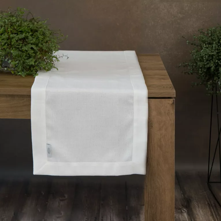 Bieżnik na stół biały 40x140 cm o płóciennym splocie BIANCA 1 z dodatkiem błyszczącej nici wykończony podwójną listwą na brzegach
