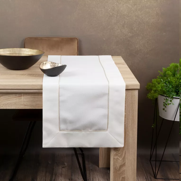 Bieżnik BLANKA zdobiony listwą oraz delikatną złotą wypustką w eleganckim opakowaniu