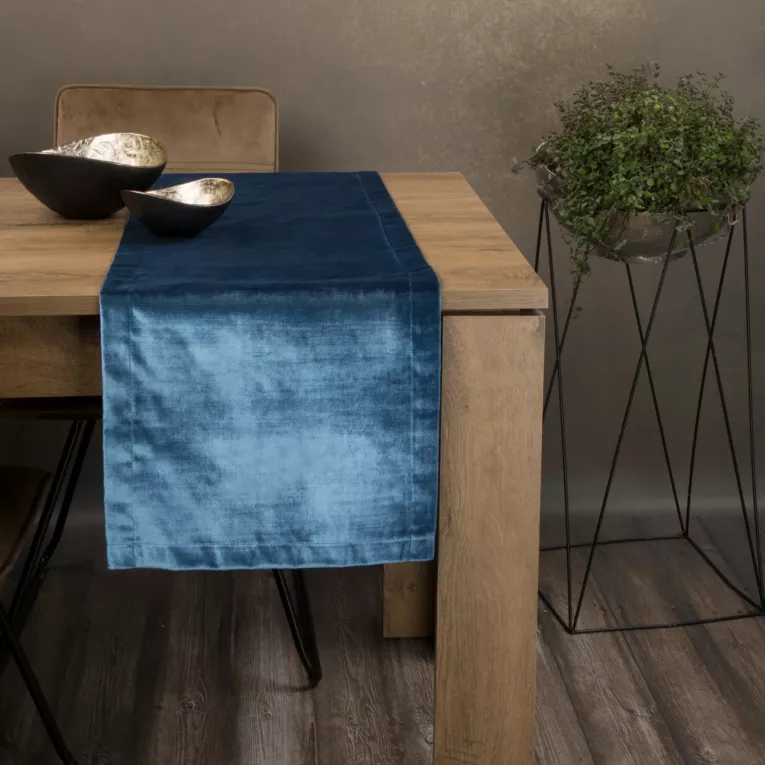 Bieżnik ROYAL 1 z gładkiego welwetu niebieski