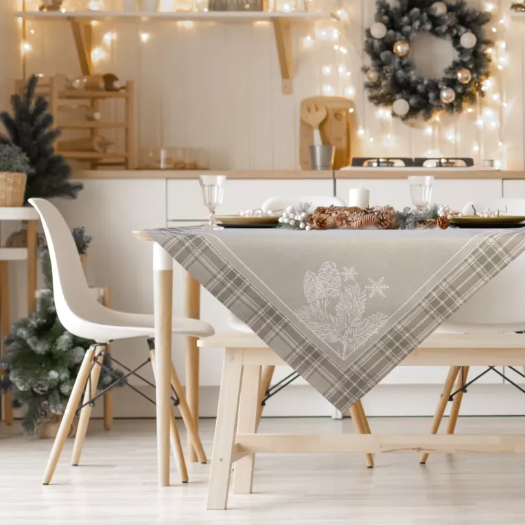 Bieżnik na stół ciemnobeżowy 90x90 cm gobelinowy HOLLY z motywem świątecznym i ozdobną kantą w kratę