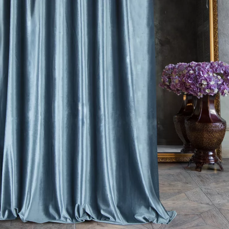 Zasłona szyta na taśmie 5 cm ITALIA ciemnoniebieska z tkaniny welwetowej o delikatnym połysku