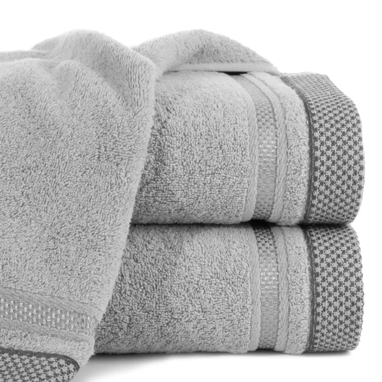 Ręcznik KINGA z żakardową bordiurą w pasy w drobną krateczkę