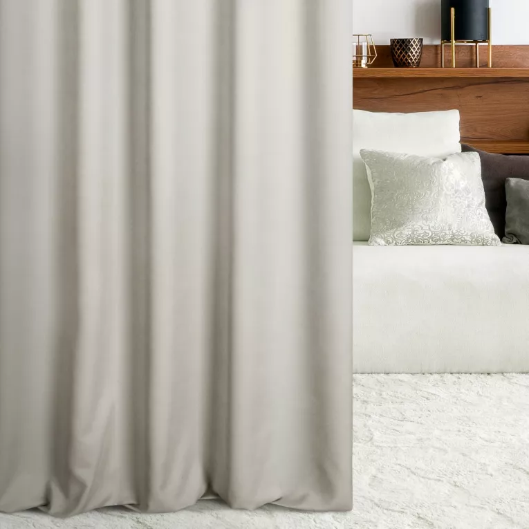 Zasłona szyta na taśmie 5 cm DORA - HIT ciemnosrebrna z miękkiej tkaniny o welurowej strukturze