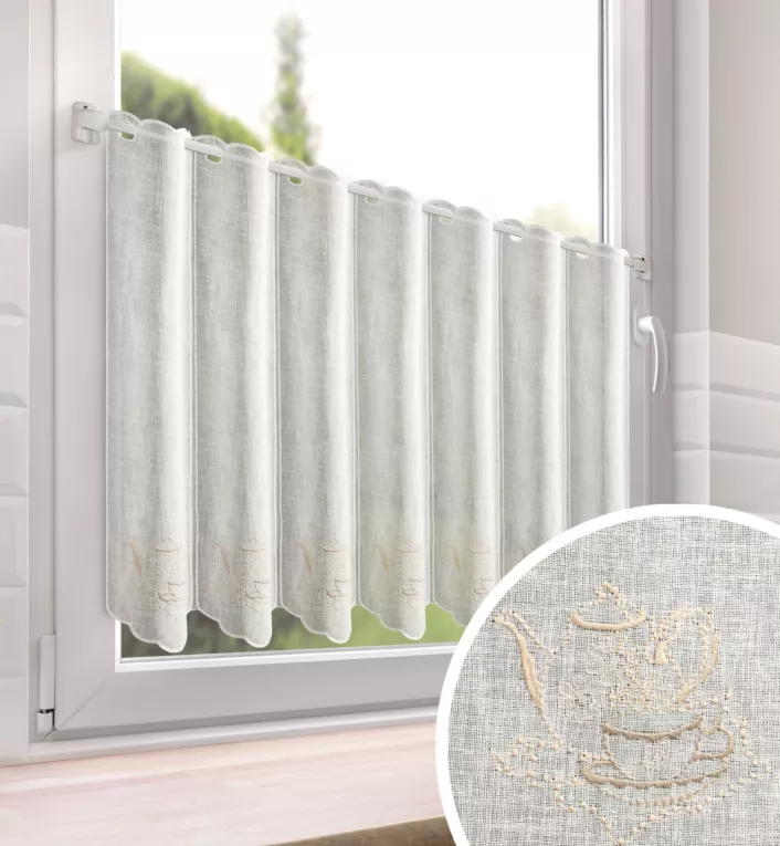 Tkanina firanowa zazdrostka z etaminy zdobiona uroczym haftem