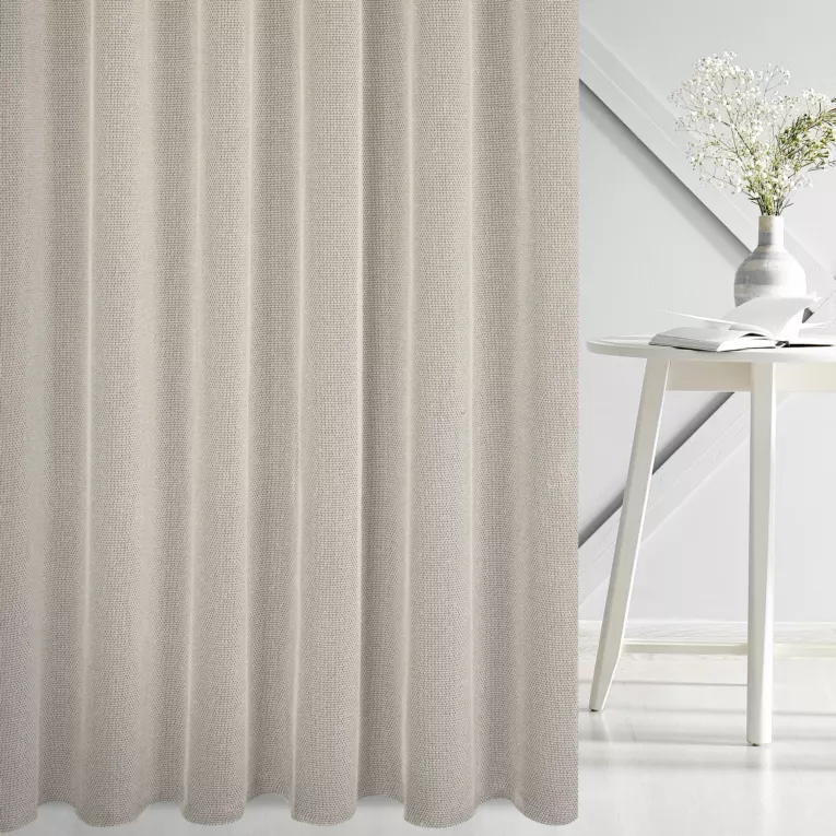 Firana szyta na przelotkach naturalno srebrna z eleganckiej siatki w stylu glamour z połyskliwą nicią, wykończona obciążnikiem Italissima Eva Minge