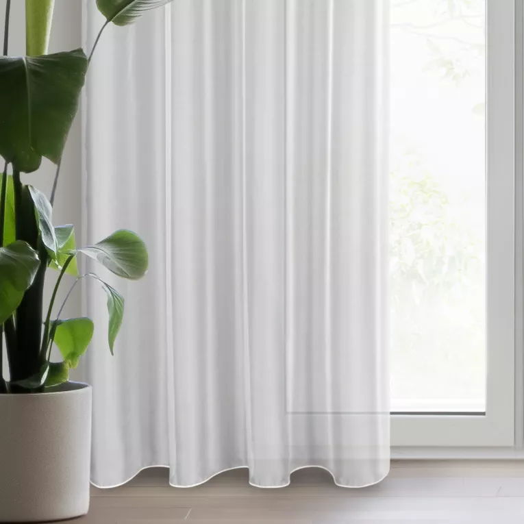 Firana biała z połyskiem wykończona szwem obciążąjącym 140x260 cm przelotka ANABEL