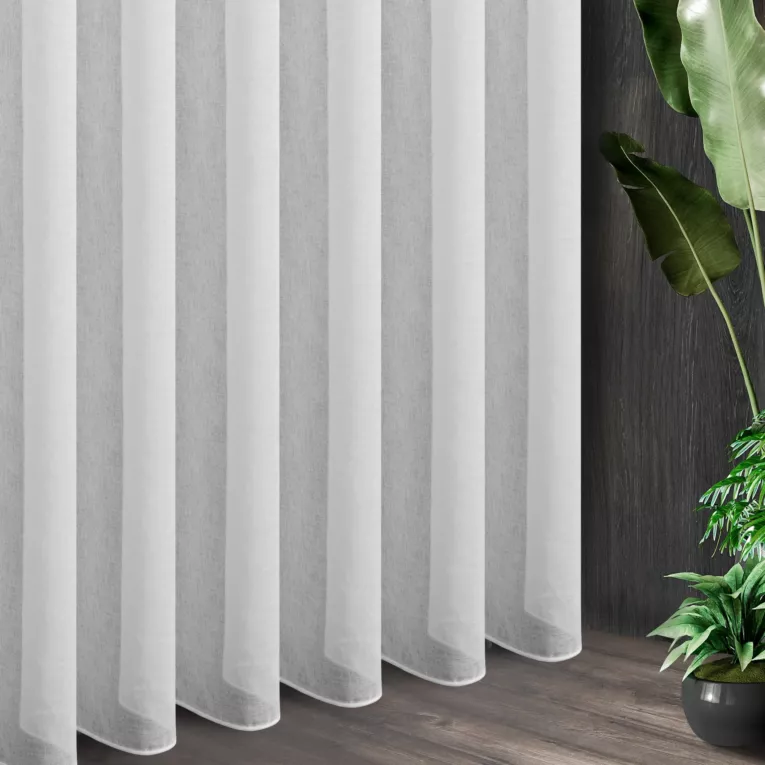 Tkanina firanowa gładka matowa etamina zakończona szwem obciążającym