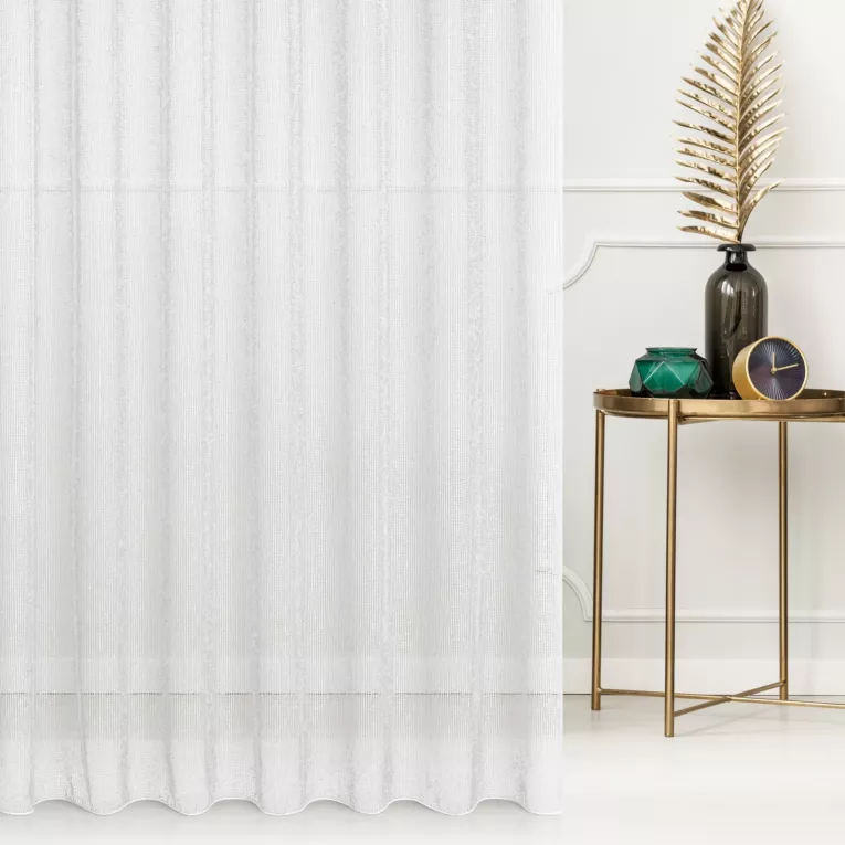 Firana szyta na taśmie 5 cm biała siatka w stylu eko z efektem bukli wykończona obciążnikiem