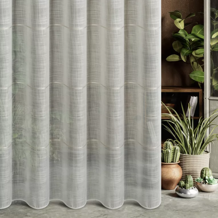 Firana szyta na taśmie 5 cm naturalna z matowej miekkiej etaminy ozdobionej cienkimi paseczkami, wykończona obciążnikiem