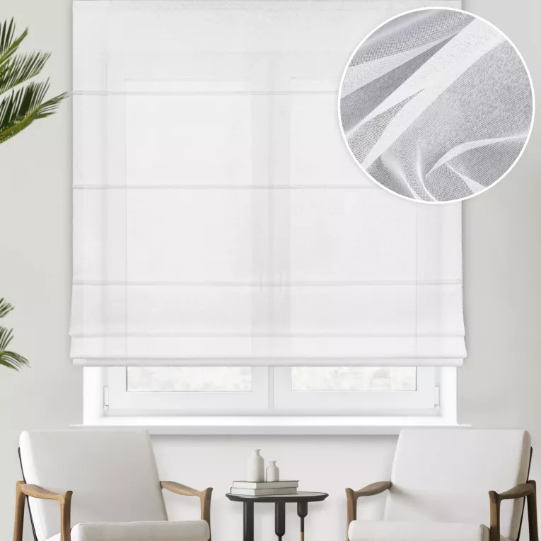 Roleta rzymska biała z gładkiej markizety o gęstym splocie i subtelnym połysku wykończona obciążnikiem