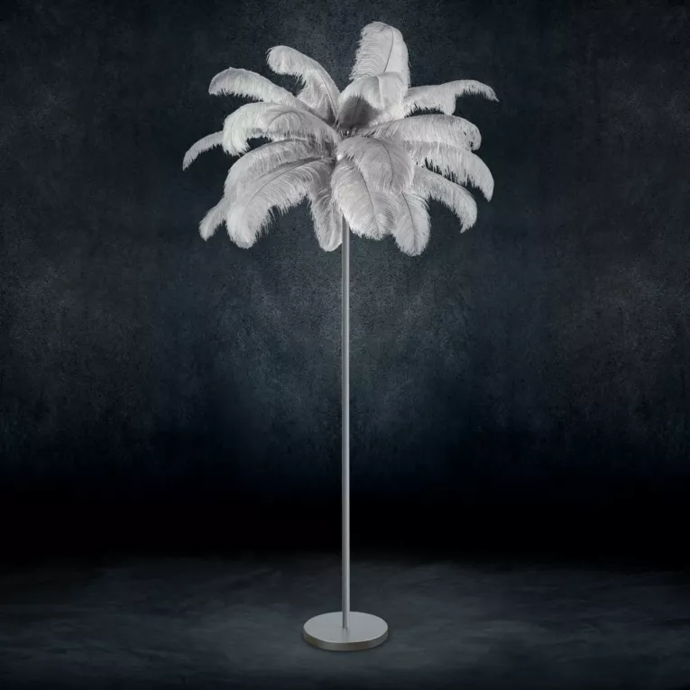 Lampa stojąca do salonu srebrna FERI na metalowej podstawie z efektownym abażurem z naturalnych strusich piór