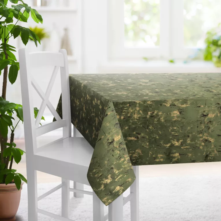 Obrus szyty oliwkowo złocisty z tkaniny welwetowej zdobionej połyskującym drukiem