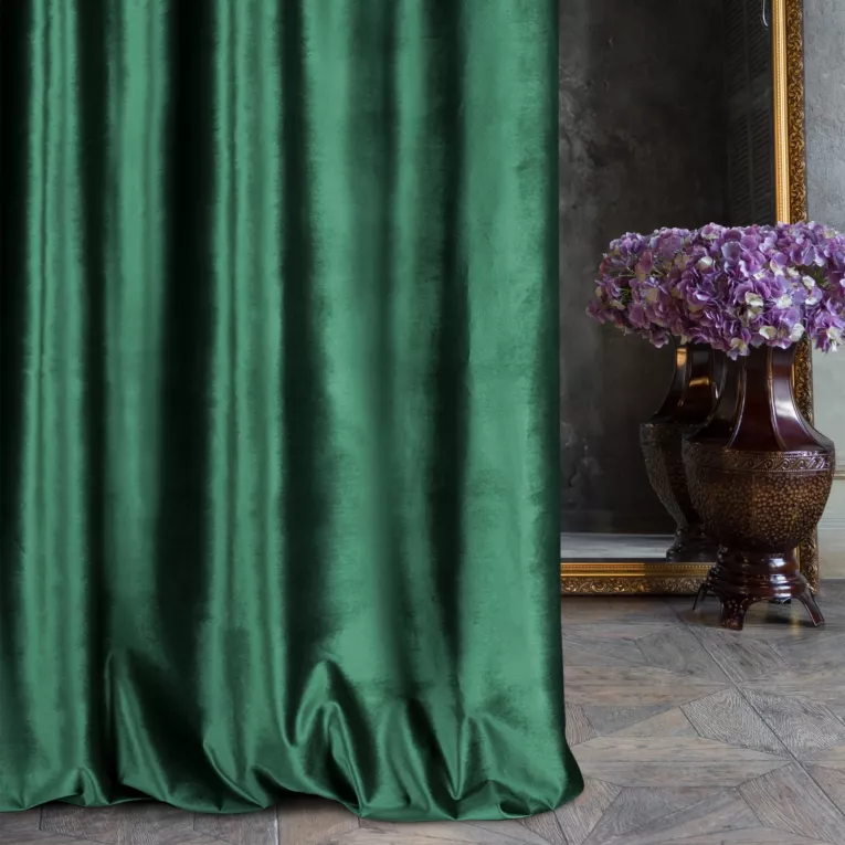 Zasłona szyta na taśmie 5 cm ITALIA zielona z tkaniny welwetowej o delikatnym połysku