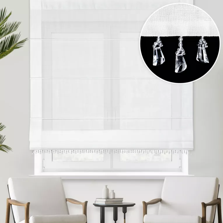 Roleta rzymska z etaminy zdobiona w dolnej części kryształkami