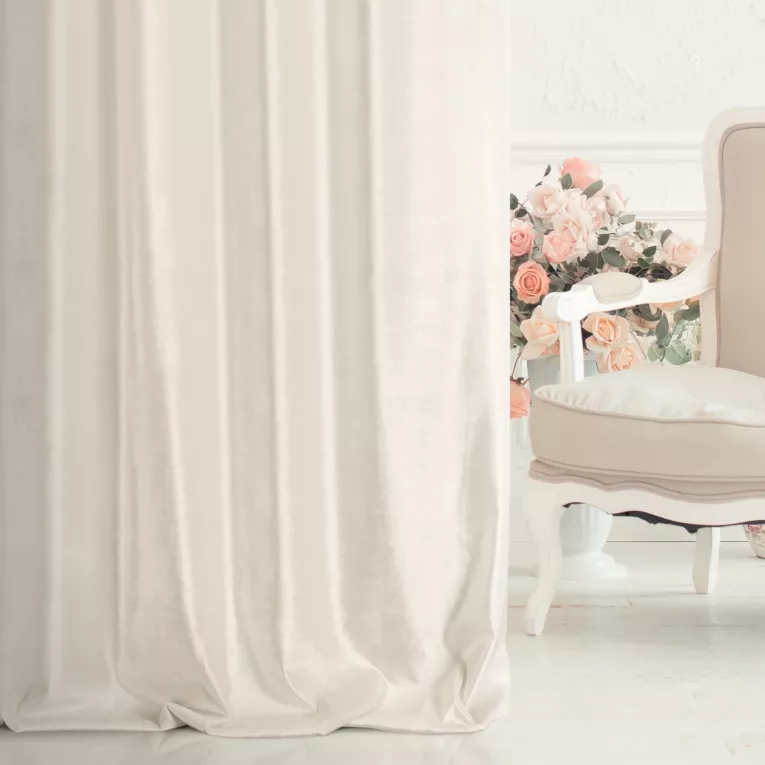 Zasłona szyta na taśmie 5 cm SAFARI kremowa z miękkiej welwetowej tkaniny z połyskiem