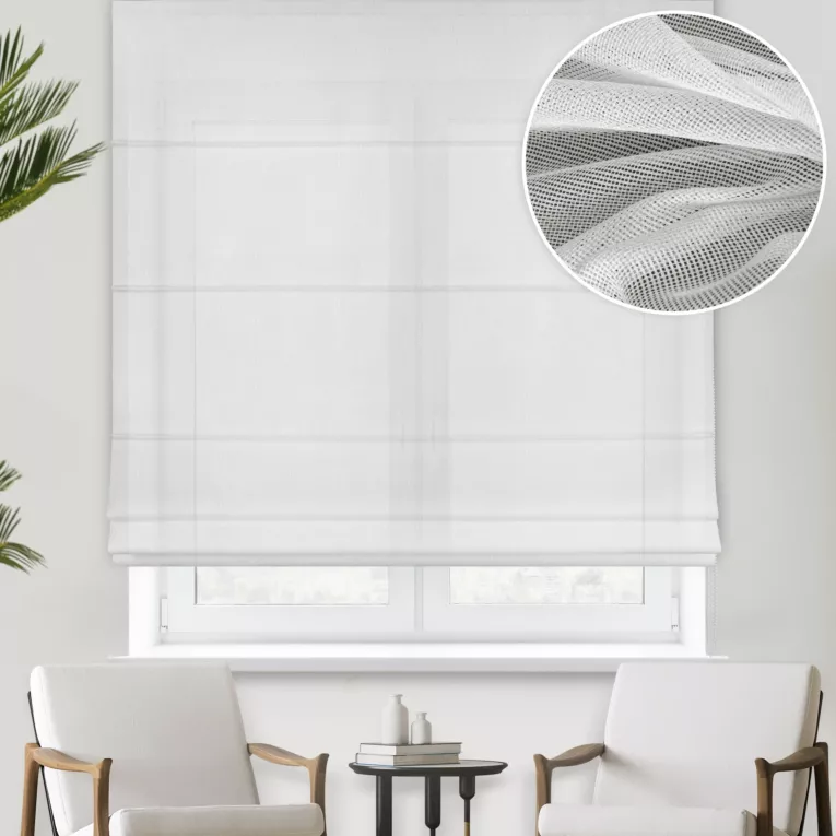 Roleta rzymska naturalna z miękkiej matowej tkaniny o strukturze siatki, wykończona obciążnikiem, odporna na zaciągnięcia
