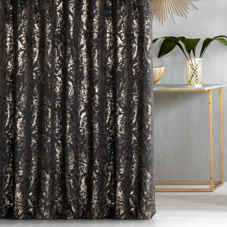 Tkanina zasłonowa gruba, welwetowa, z ornamentowym złocistym wzorem o przecieranej strukturze