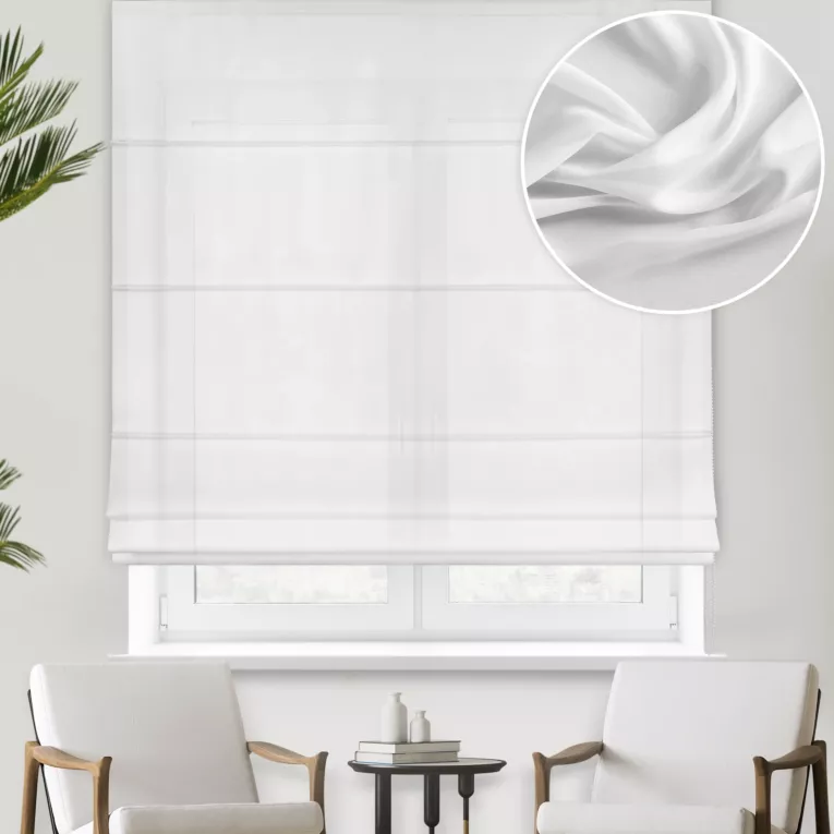 Roleta rzymska biała z delikatnej w dotyku, gęsto tkanej, matowej krepy, wykończona obciążnikiem