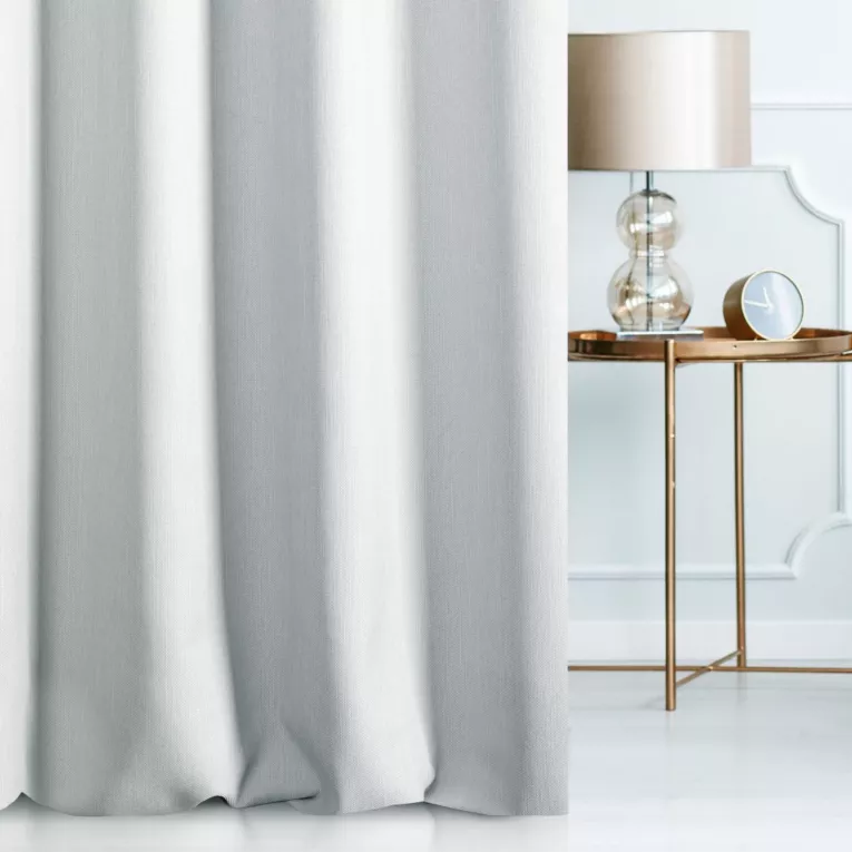 Zasłona szyta na taśmie 5 cm STYLE jasnosrebrna o naturalnym charakterze, z widocznym, ozdobnym splotem