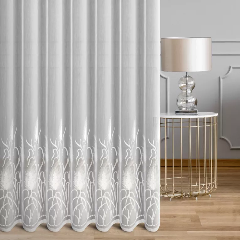 Firana szyta na taśmie 5 cm biała z delikatnej tkaniny typu aden, wykończonej roślinnym haftem