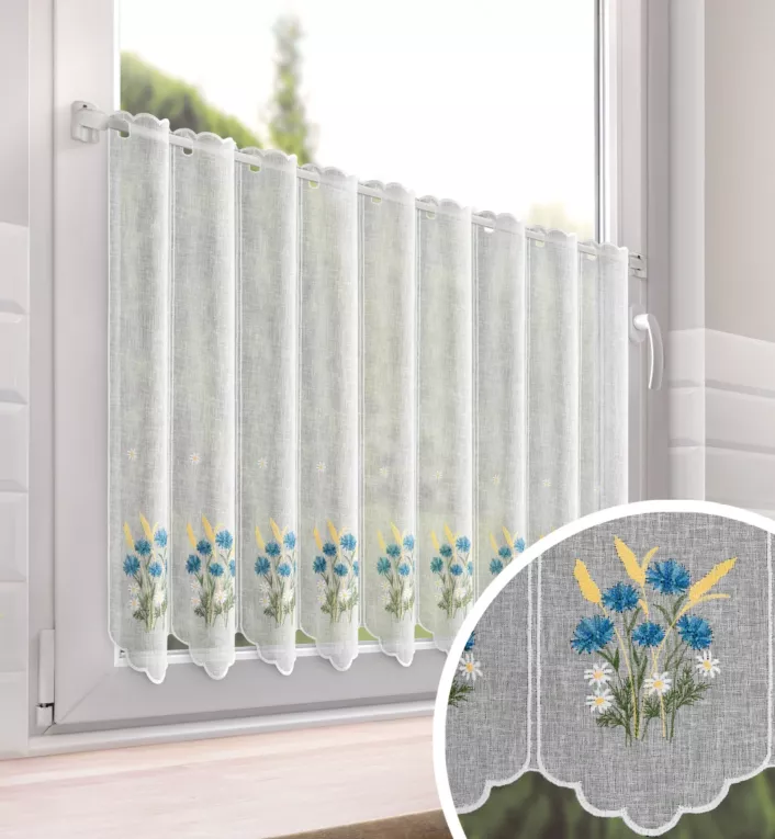 Tkanina firanowa zazdrostka zdobiona haftem polnych drobnych kwiatuszków