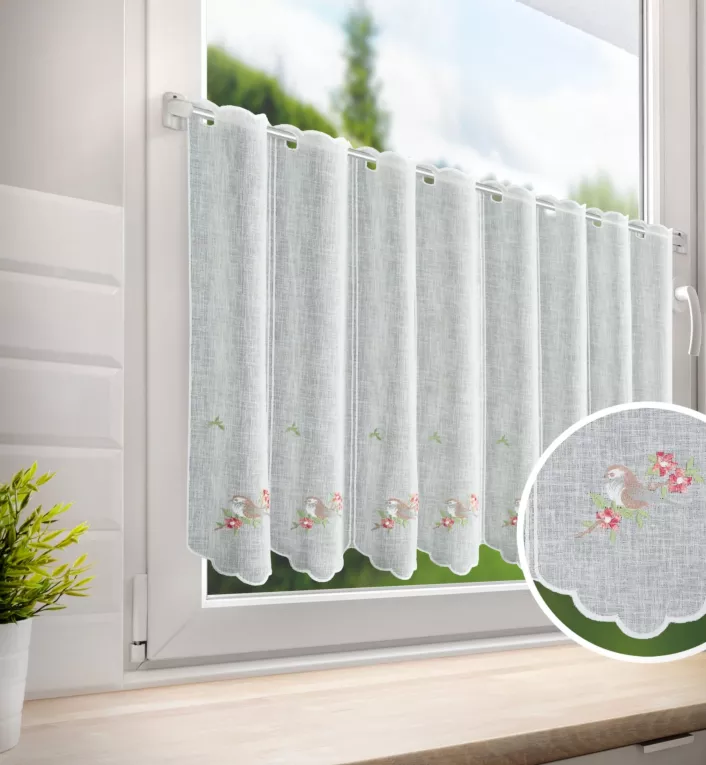 Tkanina firanowa zazdrostka z haftowanym wzorem