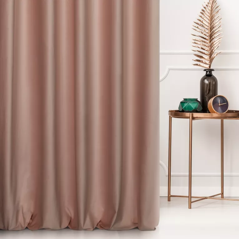 Zasłona szyta na taśmie 5 cm jasnowrzosowa z miękkiej półmatowej tkaniny welwetowej