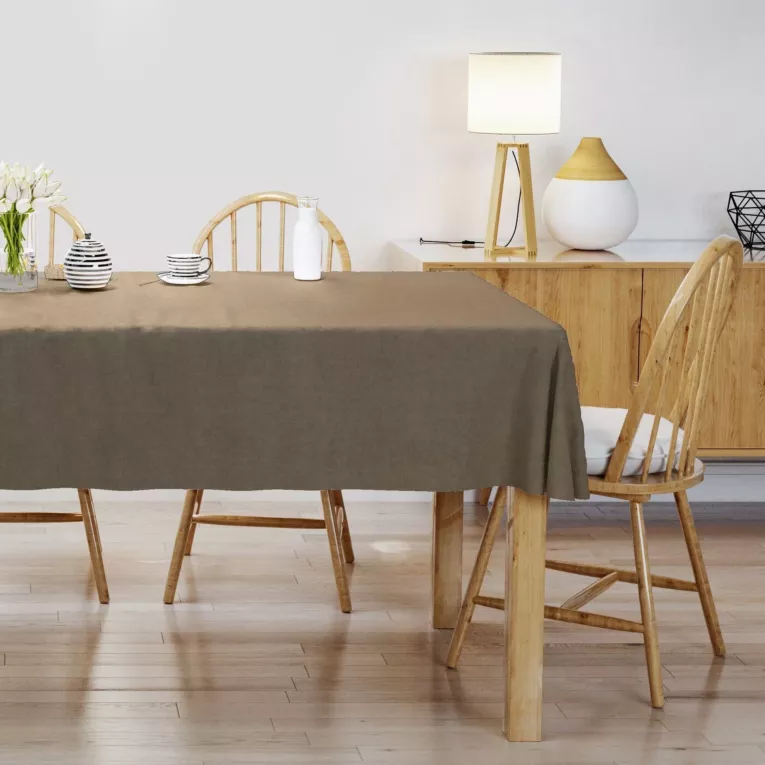 Obrus szyty ADESSA ciemnobrązowy z miękkiej tkaniny o welurowej strukturze