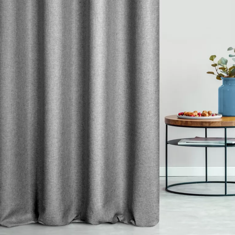 Zasłona szyta na taśmie 5 cm stalowa z tkaniny trudnopalnej, zaciemniającej, typu blackout z efektem melanżu