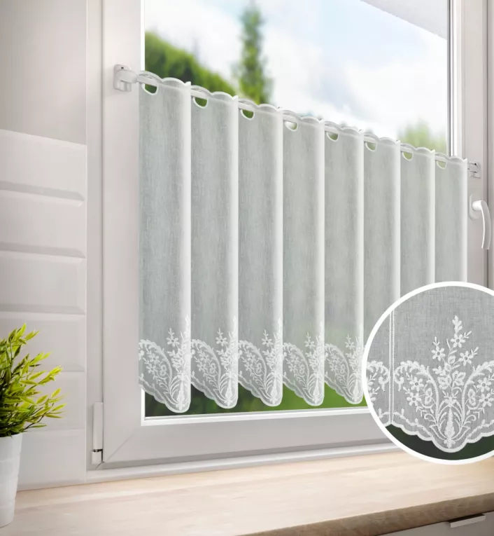 Tkanina firanowa zazdrostka z etaminy zdobiona haftem