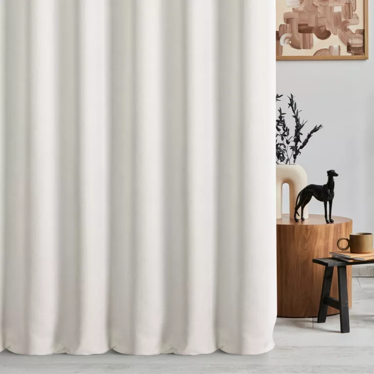 Zasłona szyta na flexach naturalna z tkaniny o szenilowej strukturze