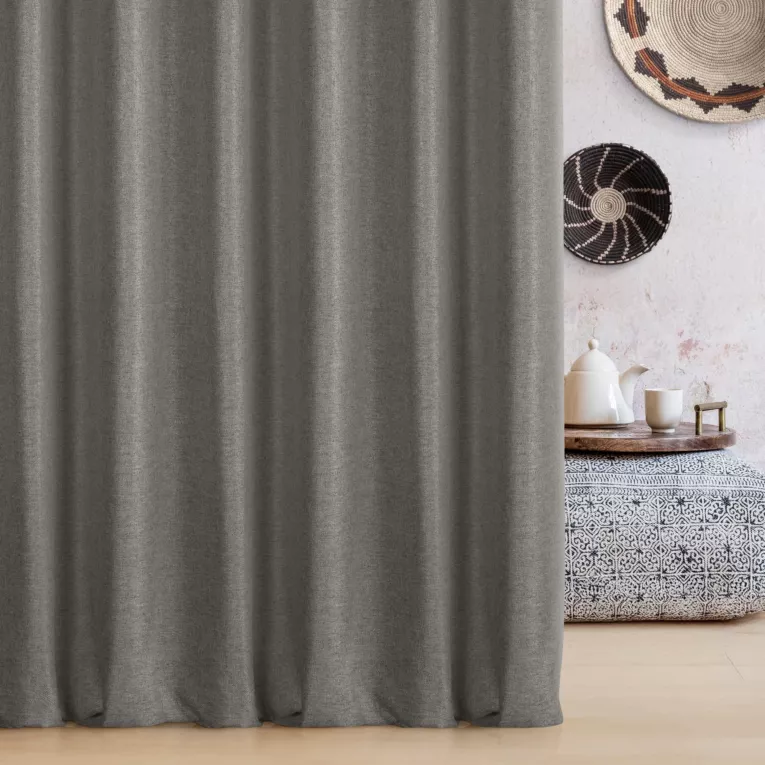 Zasłona szyta na taśmie 5 cm stalowa o naturalnym charakterze, z widocznym, ozdobnym splotem