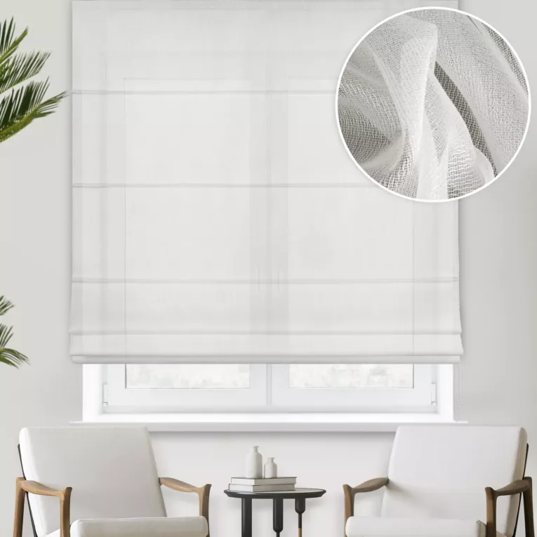 Roleta rzymska kremowa z półmatowej tkaniny z efektem deszczyku, wykończonej obciążnikiem