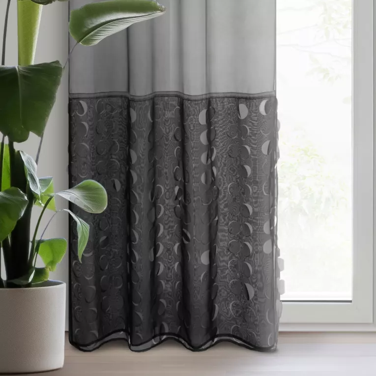 Firana czarna z delikatnego woalu zdobiona wycinanym laserowo wzorem 140x250 cm przelotka DEBORA