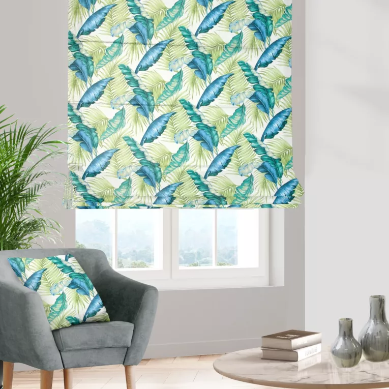 Roleta rzymska AMIRA biało zielona z miękkiej tkaniny typu blackout drukowanej w egzotyczne liście
