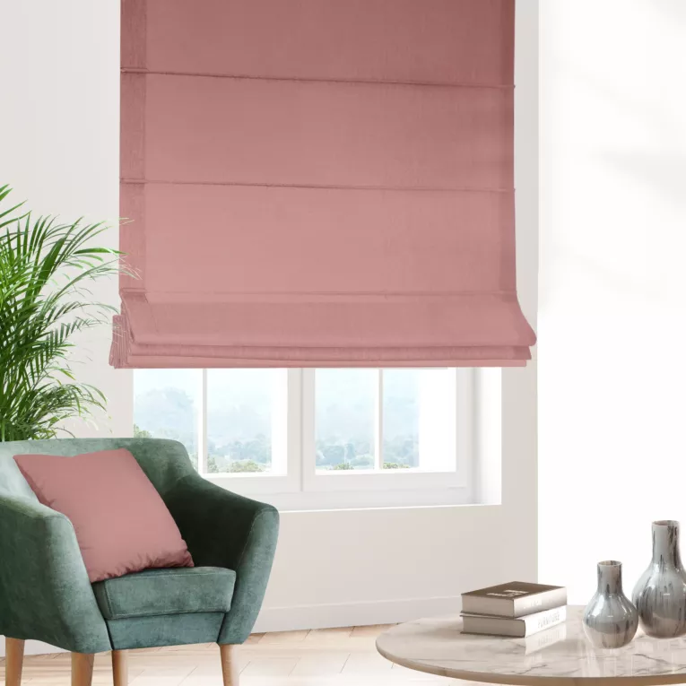 Roleta rzymska ciemnoróżowa z jednokolorowej gładkiej tkaniny
