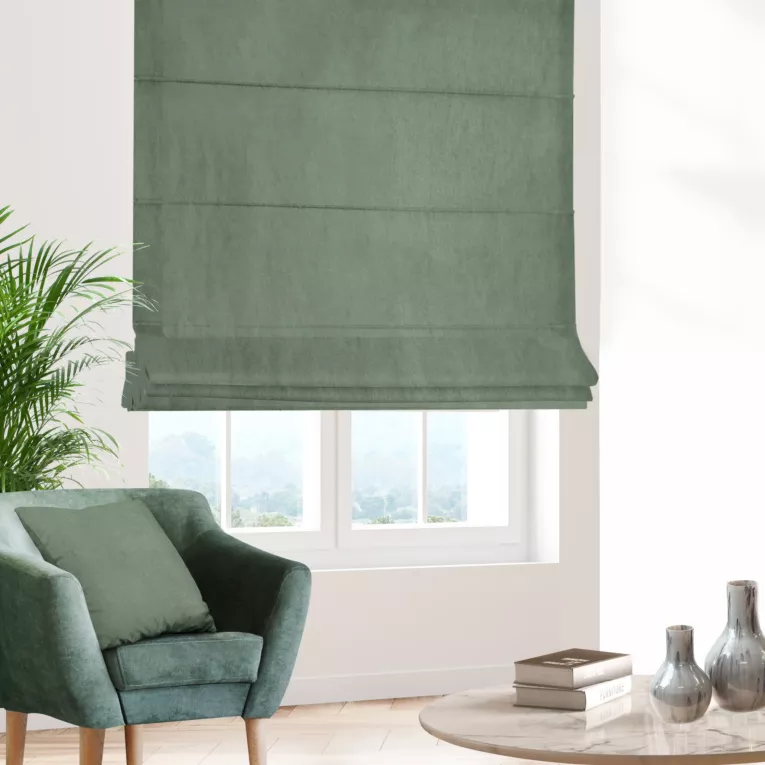 Roleta rzymska miętowa z miękkiej półmatowej tkaniny welwetowej